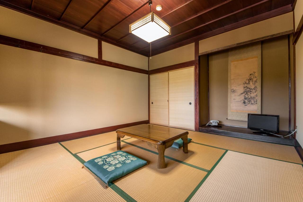 Kadokyu Ryokan Такаока Екстериор снимка